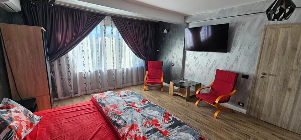 Bed, TV and multimedia, Photo of the whole room, Bedroom, wardrobe, air conditioner