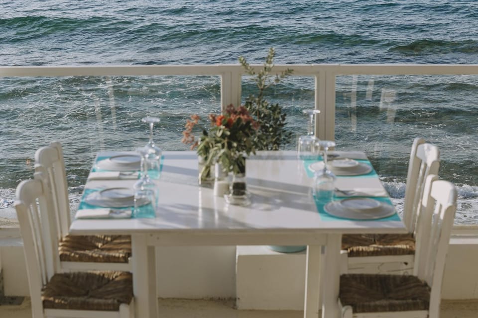 Natural landscape, View (from property/room), Balcony/Terrace, Dining area, Sea view