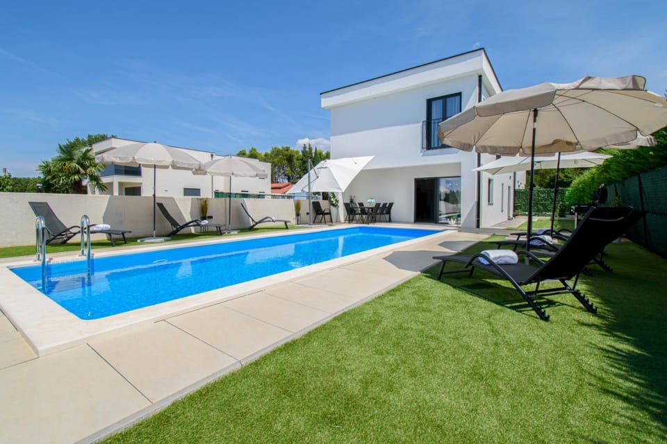 Modern Villa Angelina in Poreč - by Istrabook Villa in Poreč