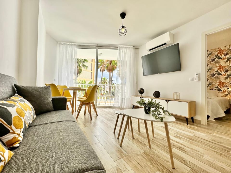 TV and multimedia, Living room, Dining area, air conditioner
