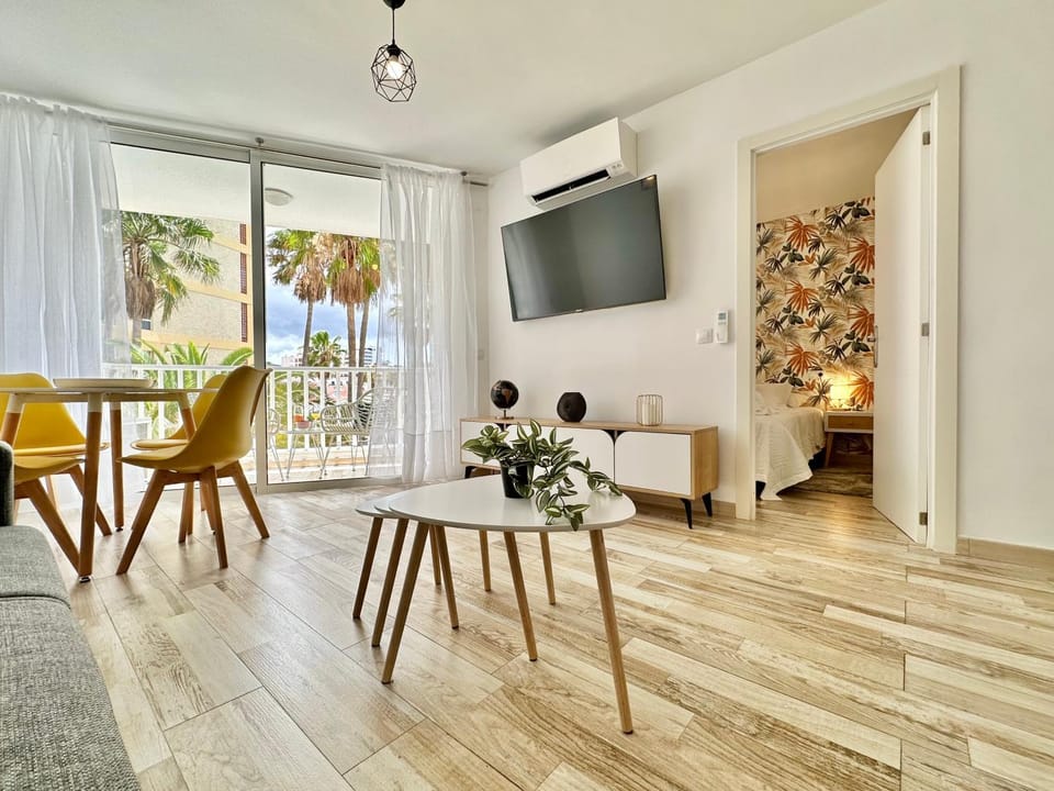 TV and multimedia, Living room, Dining area, air conditioner