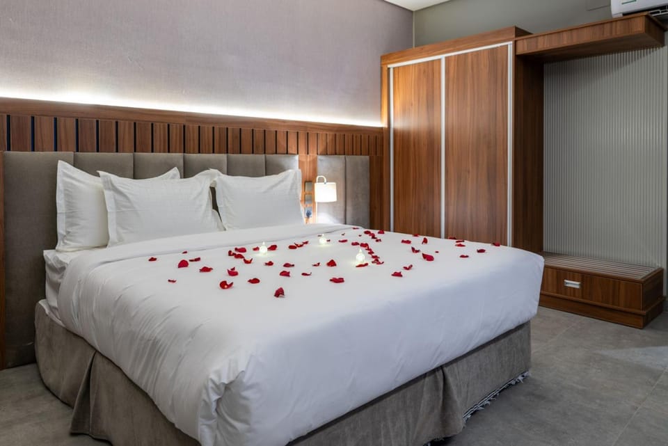 Bed, Photo of the whole room, Bedroom, wardrobe