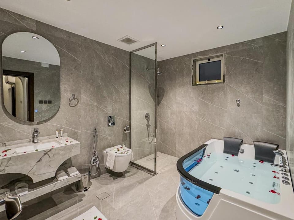 Shower, Toilet, Bathroom, Photo of the whole room, Bath, towels