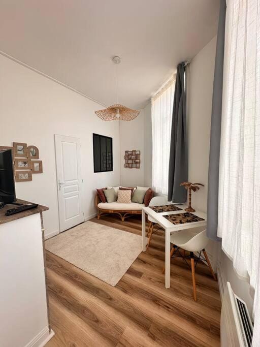 Le Channel Apartment in Calais