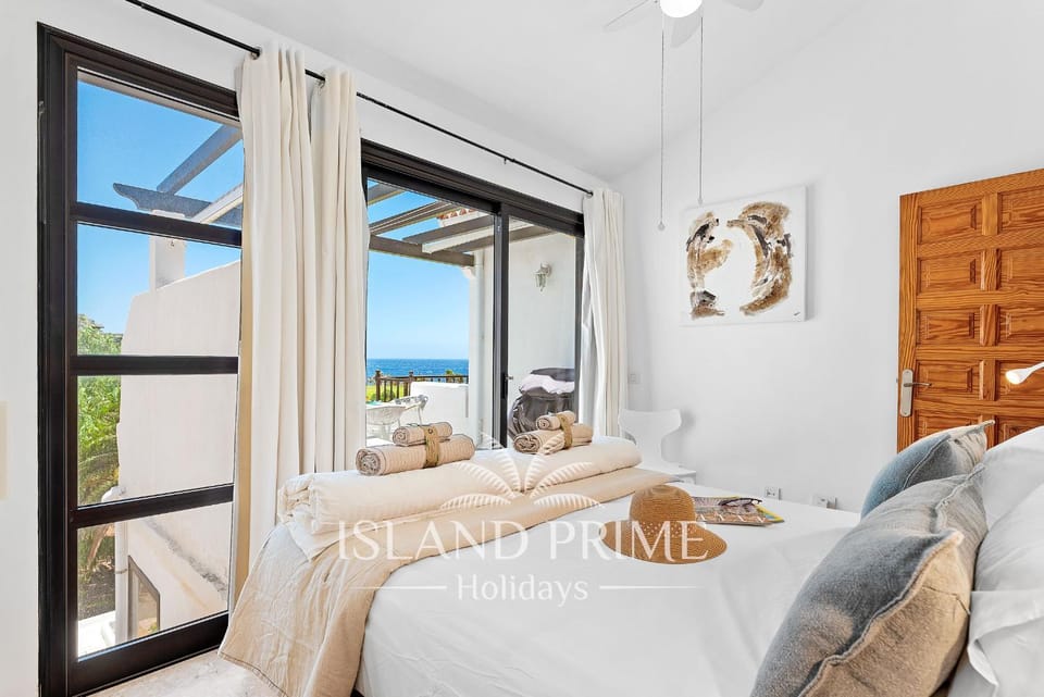 Bed, Balcony/Terrace, Bedroom