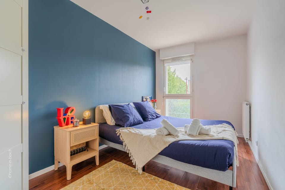 Bed, Night, Decorative detail, Bedroom, cot, storage, towels, towels