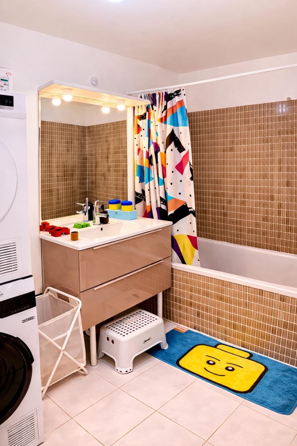 Bathroom, Bath, hair dryier, washing machine, dryer