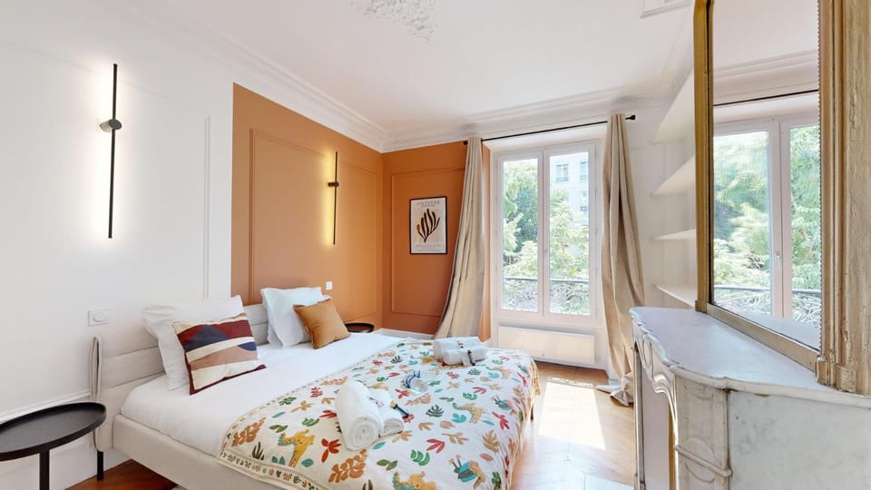 Bed, Photo of the whole room, Bedroom