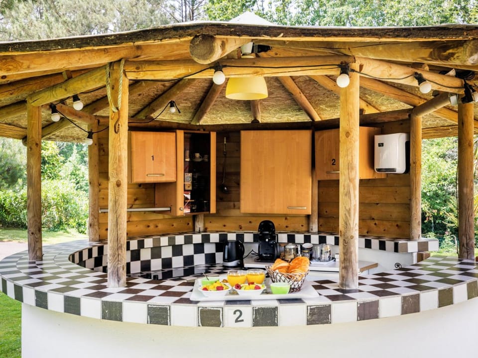 Kitchen or kitchenette, Communal kitchen
