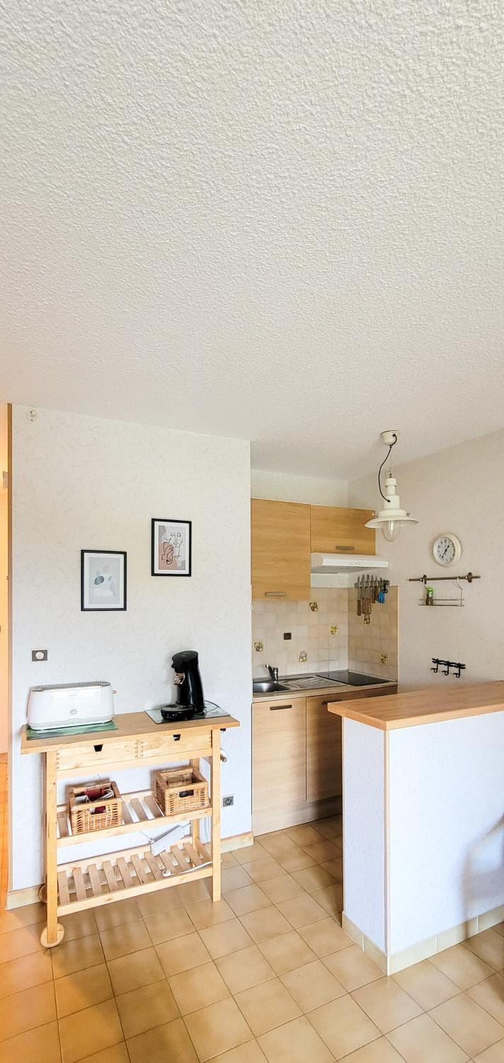 Kitchen or kitchenette, stove
