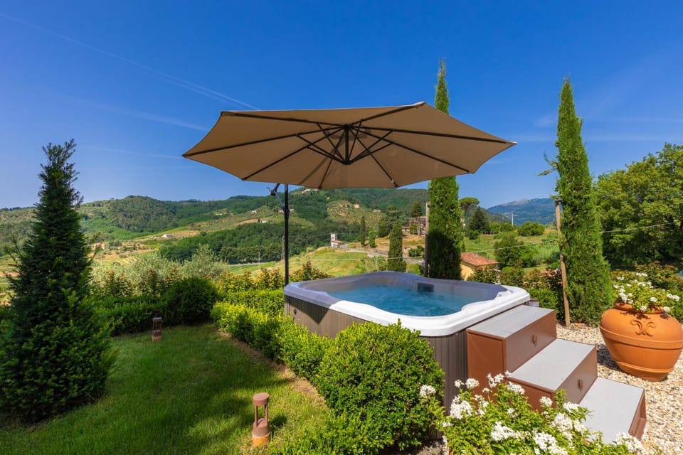 Villa Regina, 4 bedrooms and a luxury style villa Villa in Lucca