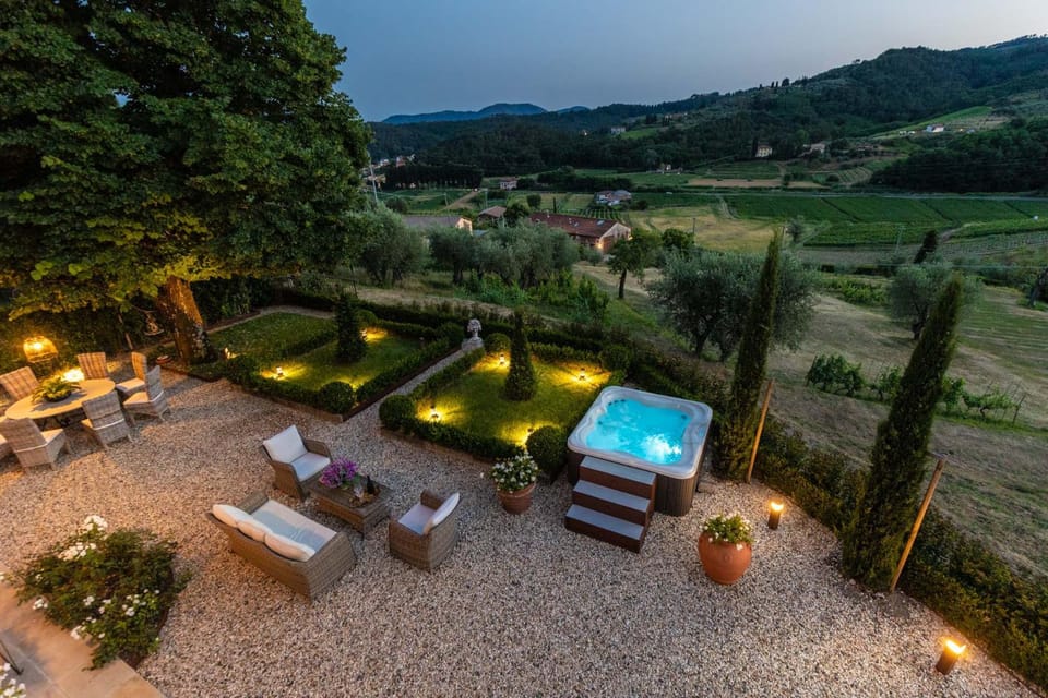 Villa Regina, 4 bedrooms and a luxury style villa Villa in Lucca