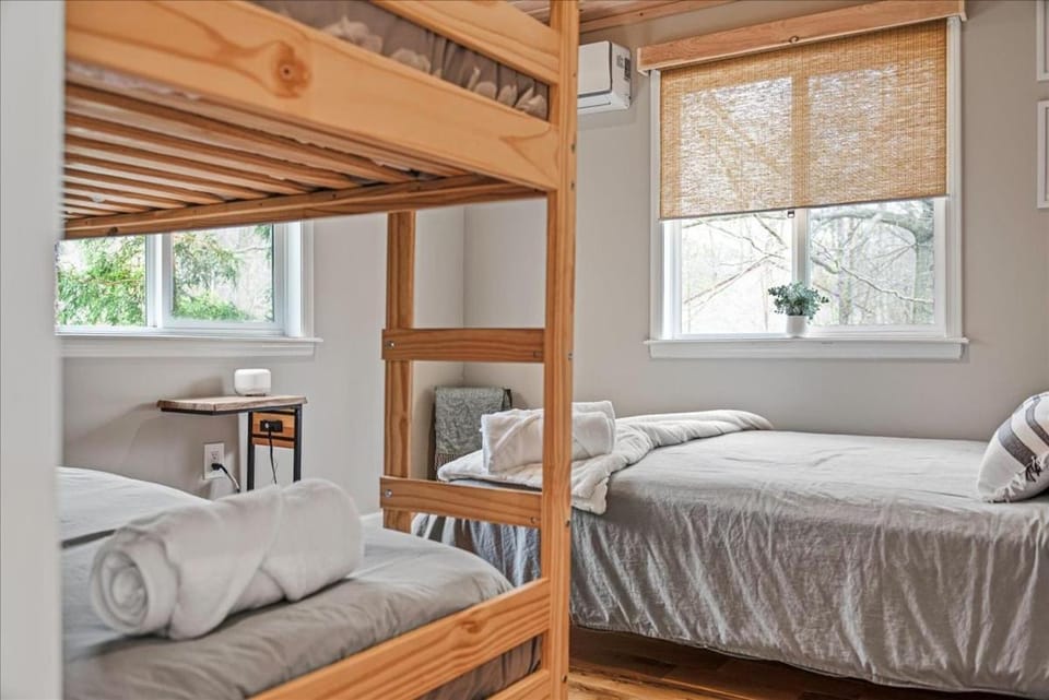 Pocono Scandinavian Cottage House in Coolbaugh Township