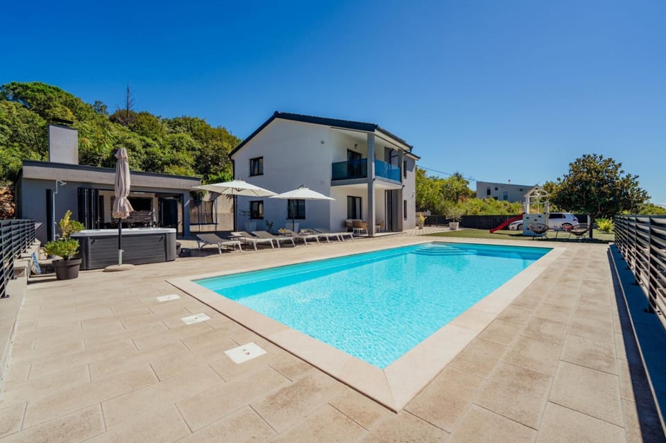 Holiday home "Villa Blue Lake" - Private Heated pool, Hotube Villa in Imotski