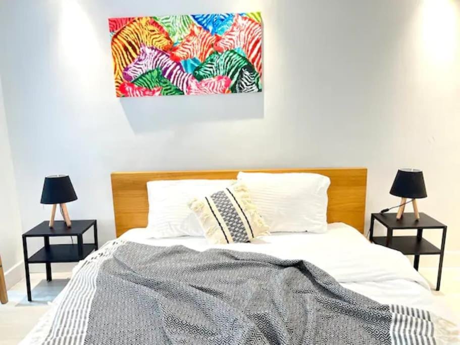 Wonder Homes- Spacious Dublex, 5BR, 2BA, Terrace Apartment in Istanbul