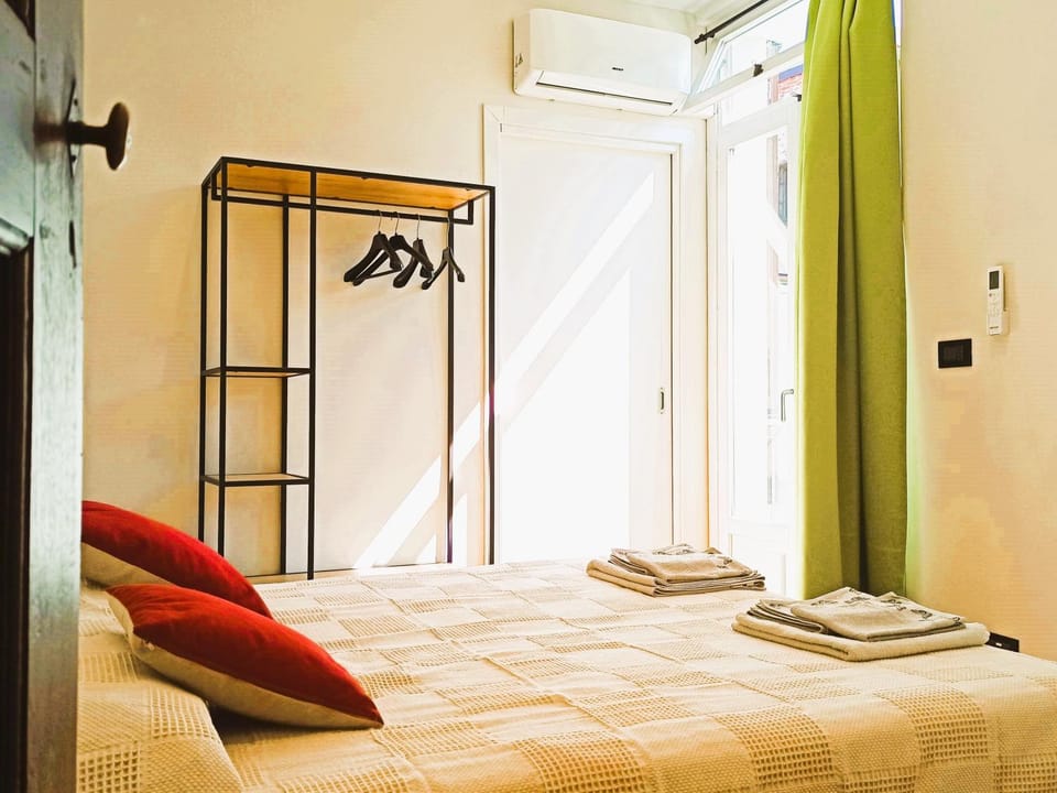 Bed, Bedroom, towels, air conditioner