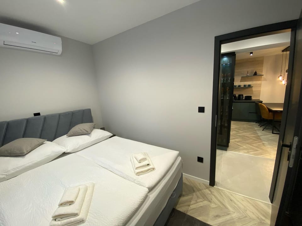 Bed, Bedroom, air conditioner