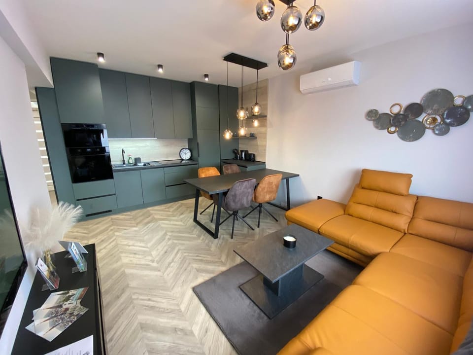 Communal lounge/ TV room, TV and multimedia, Kitchen or kitchenette, Living room, Dining area