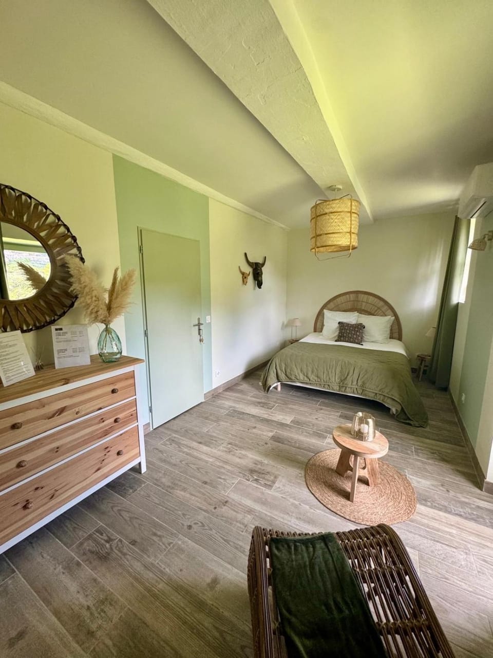 Bed, Photo of the whole room, Bedroom