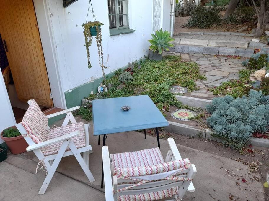 For the Single Traveller close to town Apartment in Windhoek
