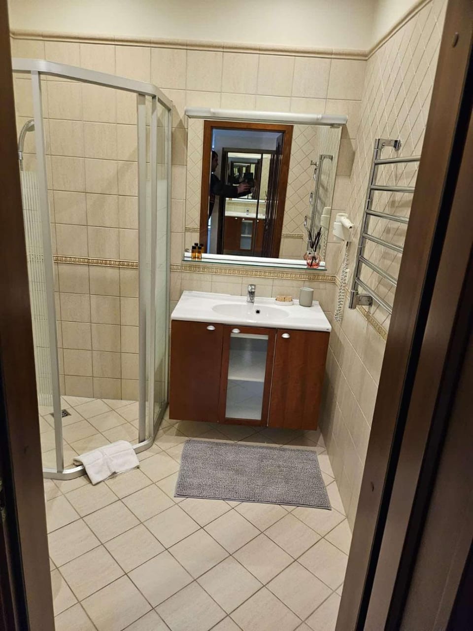 Shower, Bathroom, towels