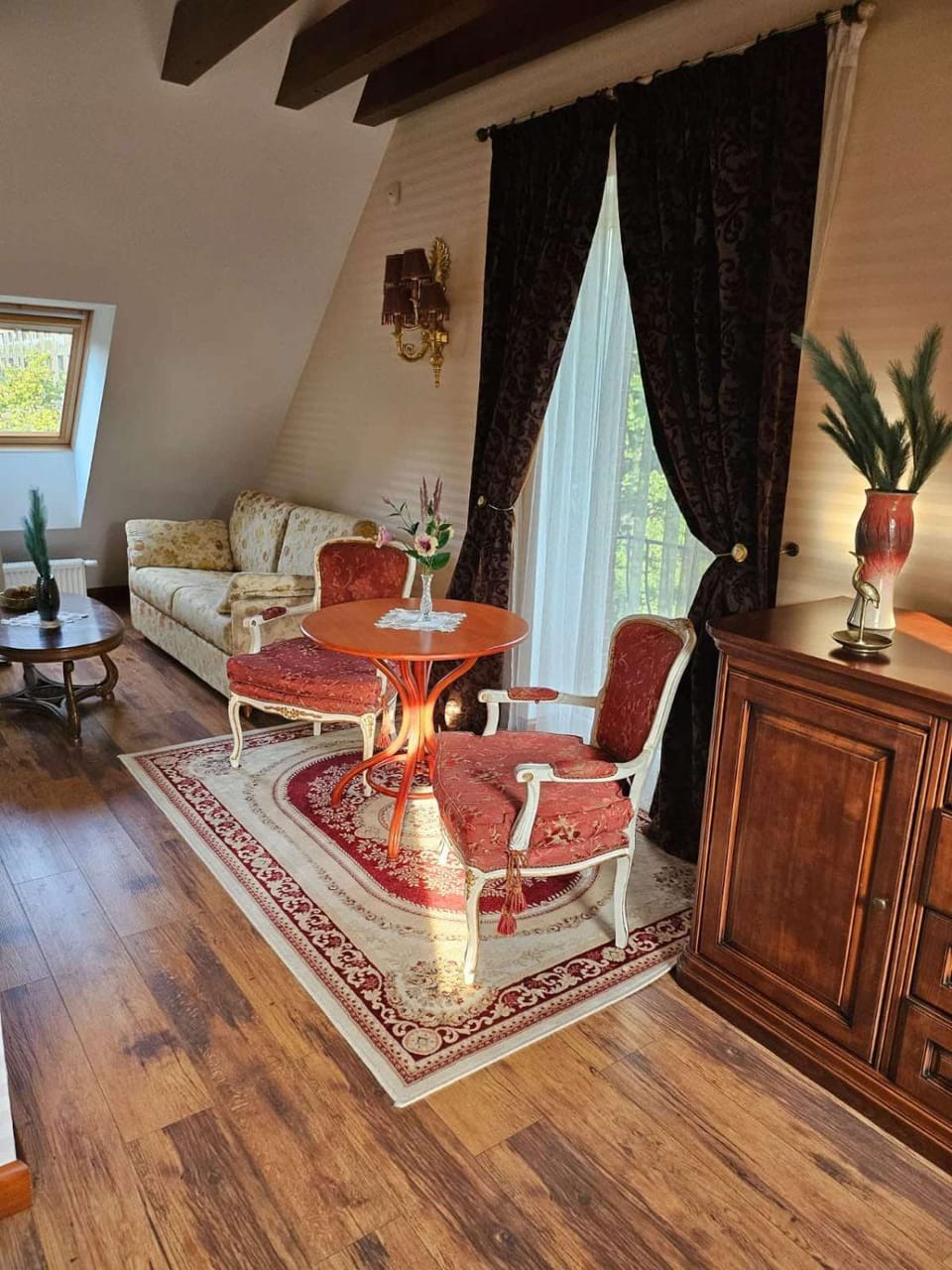 Living room, Seating area
