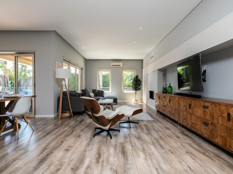 Communal lounge/ TV room, TV and multimedia, Living room, Seating area