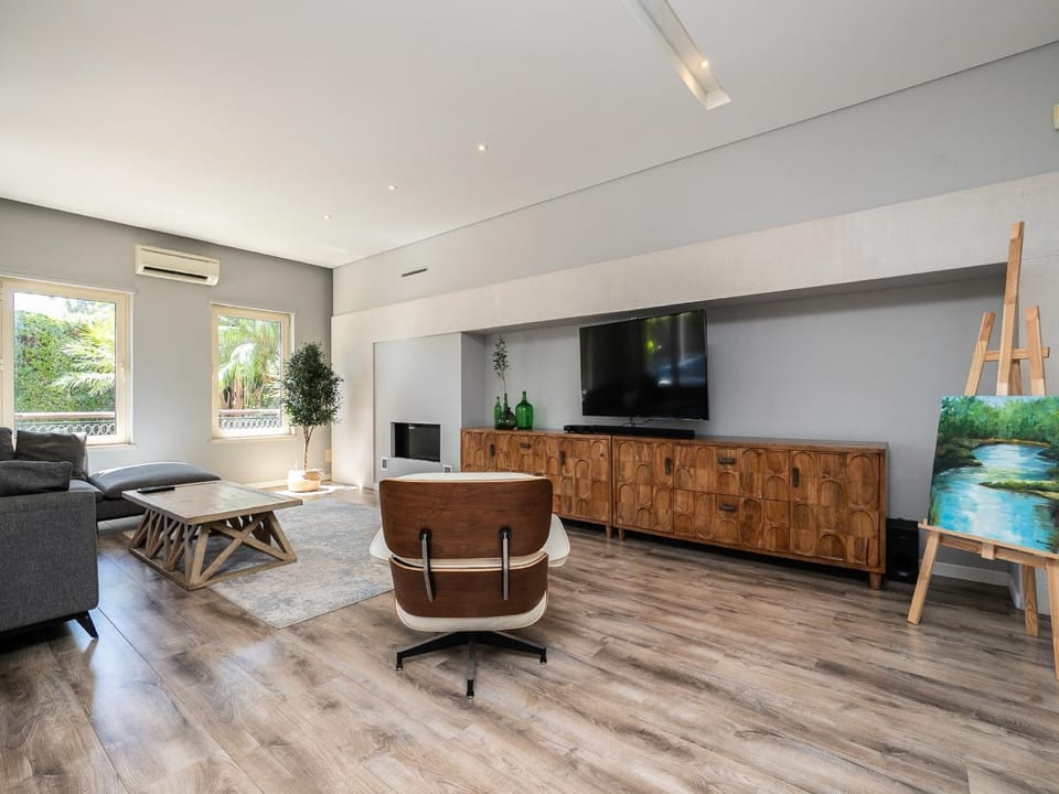 Communal lounge/ TV room, TV and multimedia, Living room, Seating area