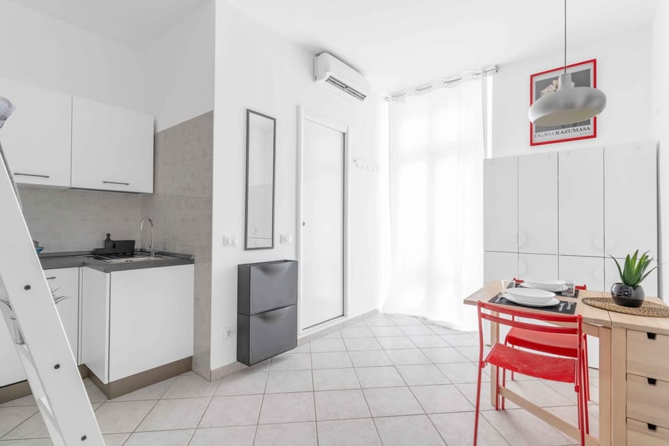 Kitchen or kitchenette, Dining area, oven, stove, air conditioner