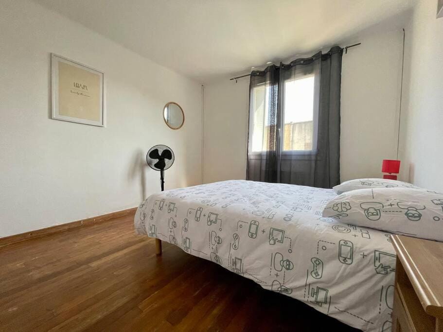 Bed, Photo of the whole room, Bedroom