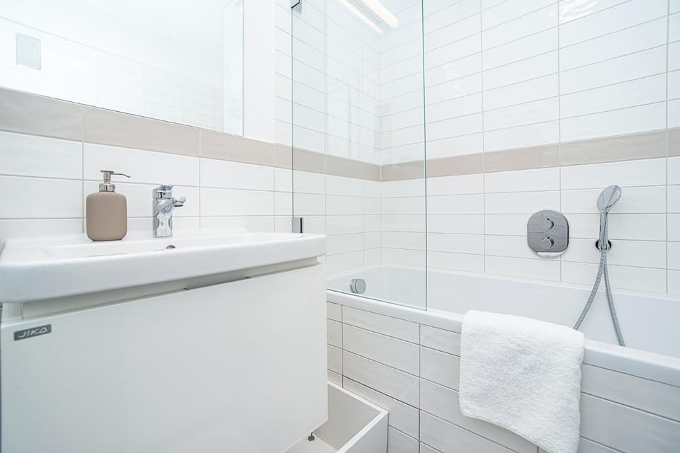 Bathroom, Bath