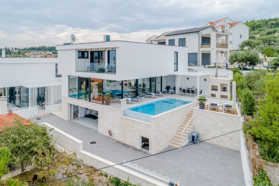 Luxury "Villa Vitae" with heated infinity-pool, 8 sleeps House in Split-Dalmatia County