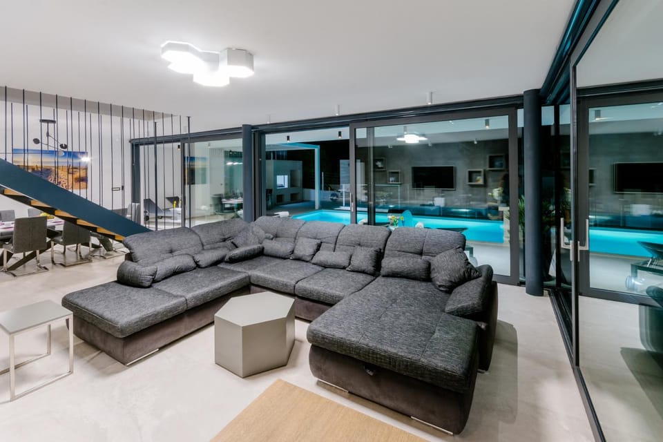 Luxury "Villa Vitae" with heated infinity-pool, 8 sleeps House in Split-Dalmatia County