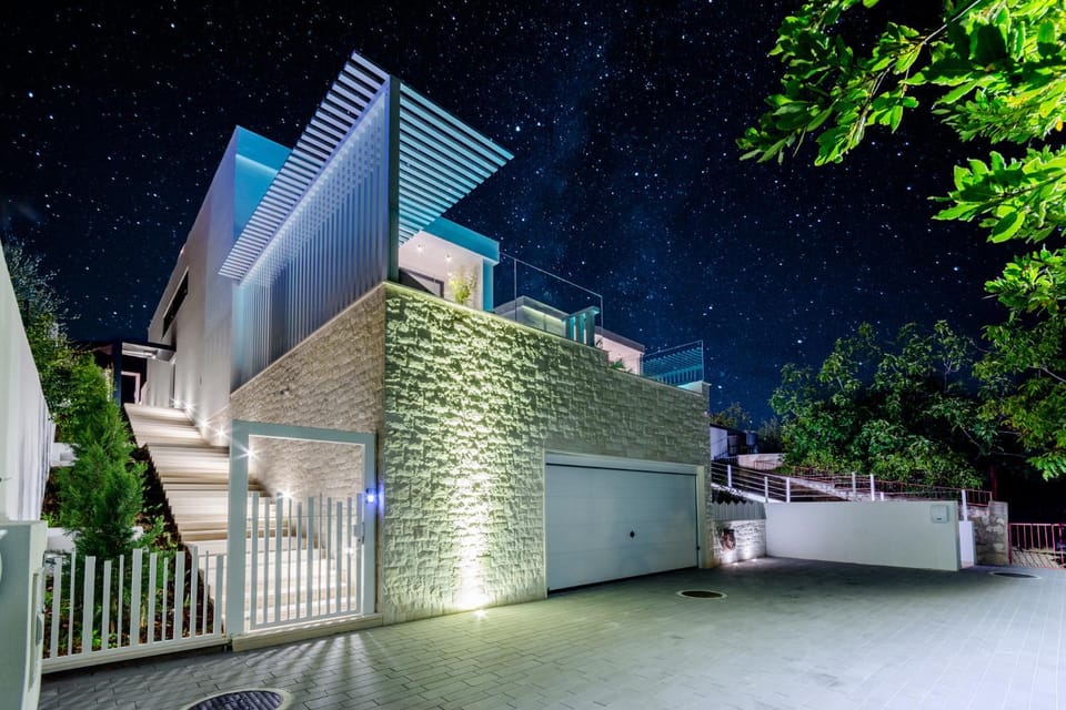 Luxury "Villa Pax" with heated infinity-pool, 8 sleeps House in Split-Dalmatia County