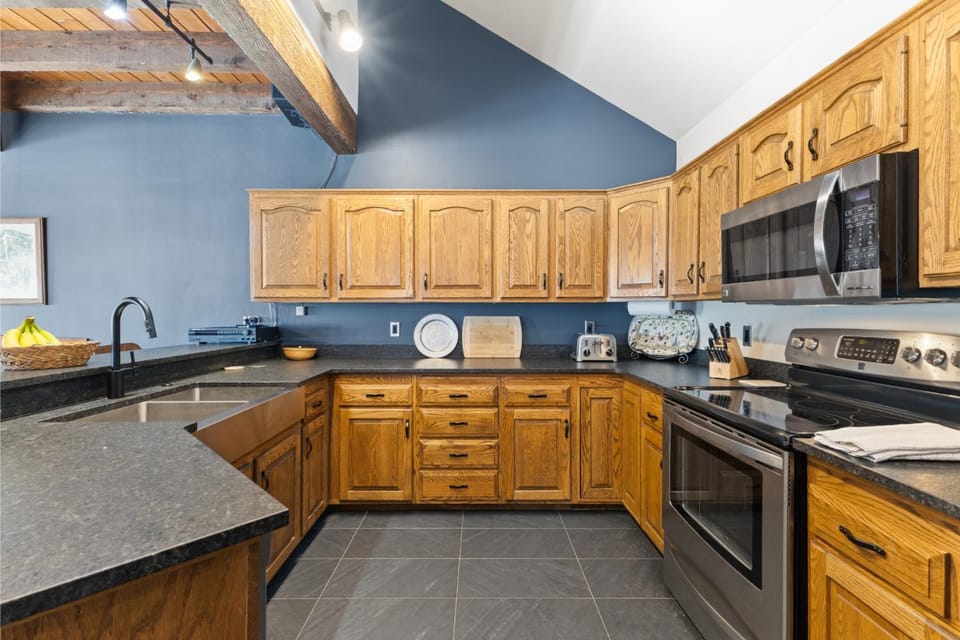 Private Hot Tub, Gondola Views, Less Than 100 Yards to Slopes House in Steamboat Springs