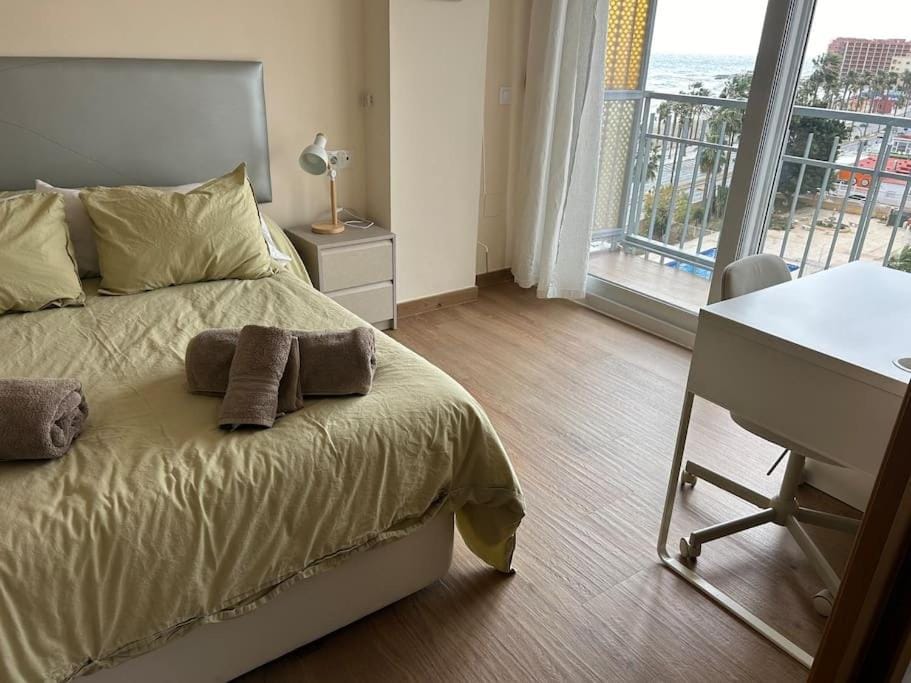 Bed, Balcony/Terrace, Photo of the whole room, Bedroom, towels