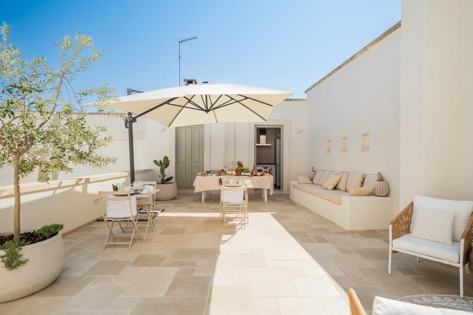 Property building, Balcony/Terrace, Living room
