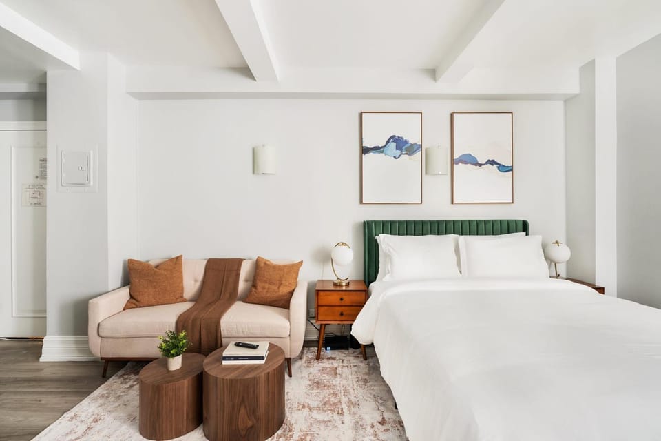 73-310 Newly Reno Studio UWS Doorman Gym Laundry Apartment in Upper West Side
