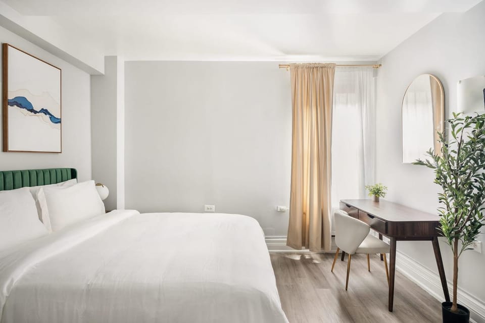 73-310 Newly Reno Studio UWS Doorman Gym Laundry Apartment in Upper West Side