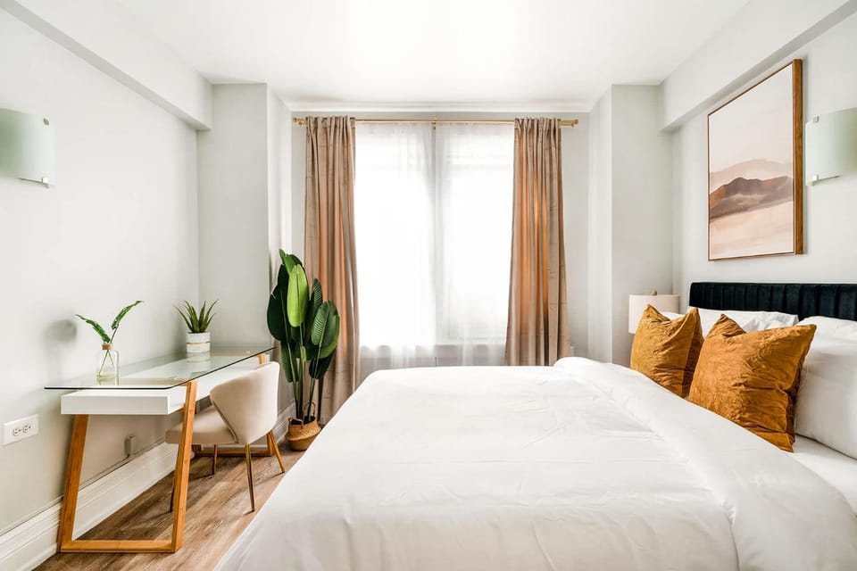 73-304 Newly Reno Studio UWS Doorman Gym Laundry Apartment in Upper West Side