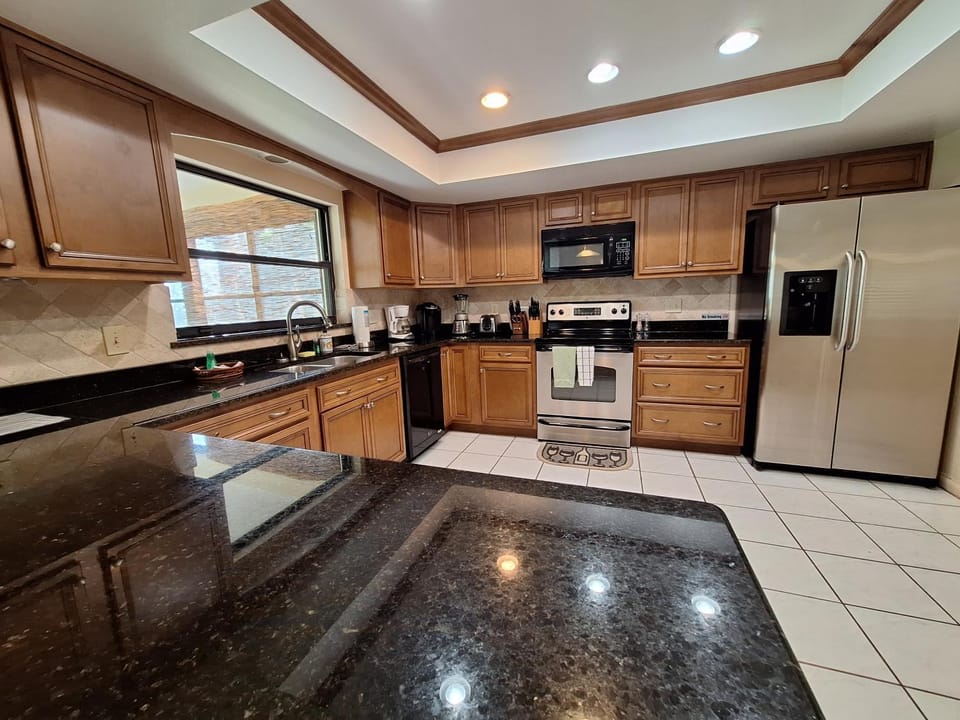 Lakeview Retreat w Jacuzzi Tub Gator Den House in Florida