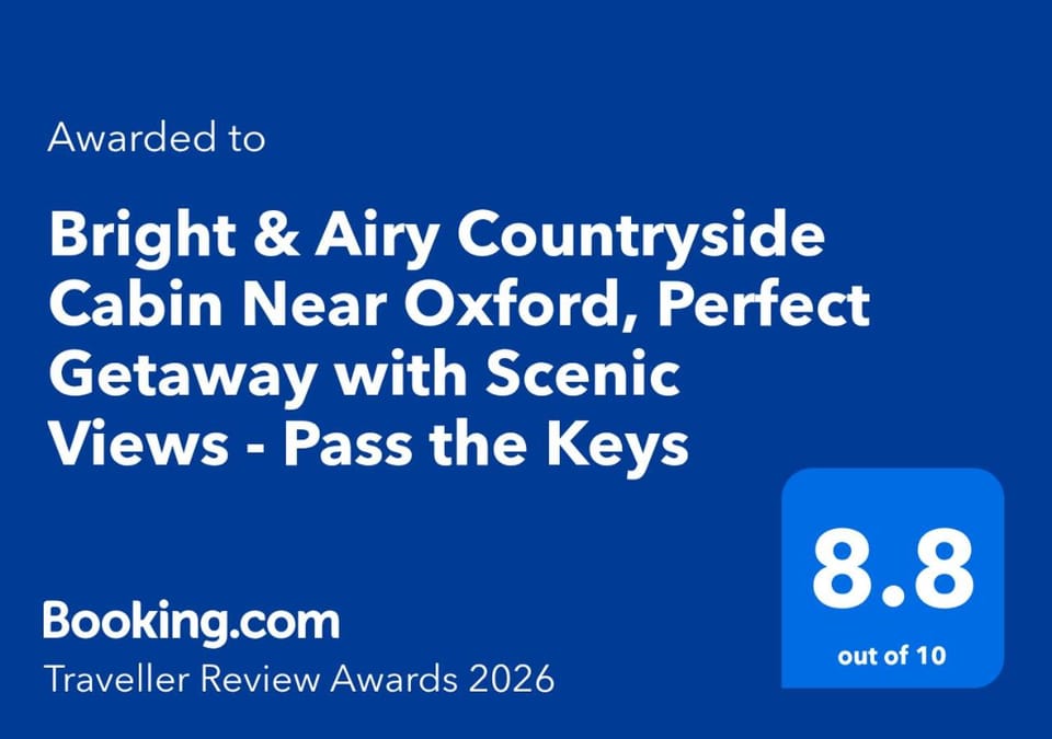 Bright & Airy Countryside Cabin Near Oxford, Perfect Getaway with Scenic Views - Pass the Keys Cabin in South Oxfordshire District