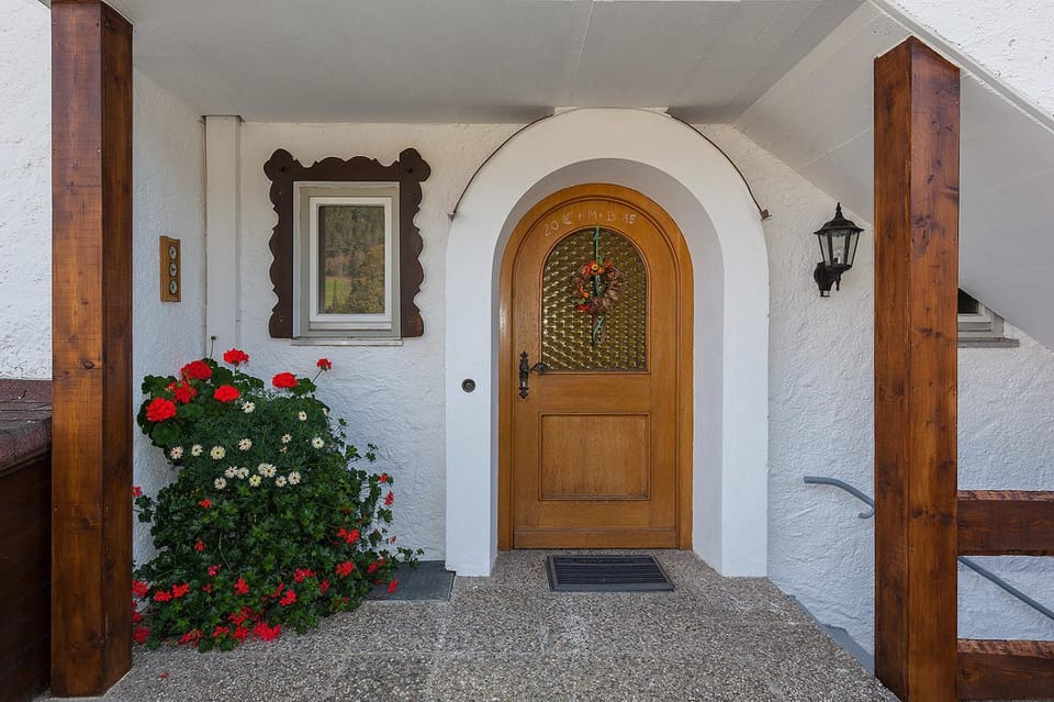 Gästehaus Karwendelblick - FerienwohnungParterre Apartment in Mittenwald