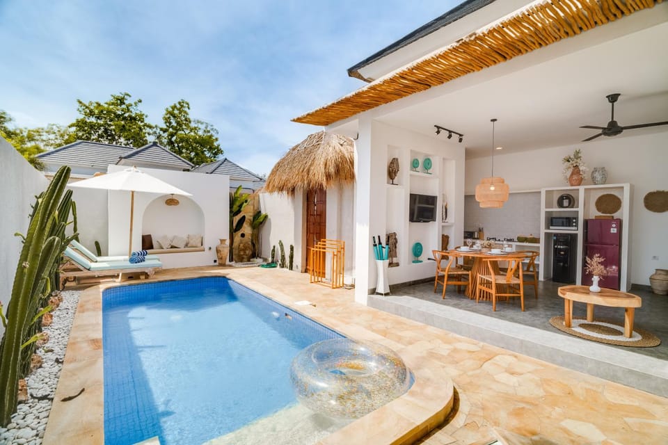 Property building, Patio, Day, Natural landscape, Living room, Pool view, Swimming pool, sunbed