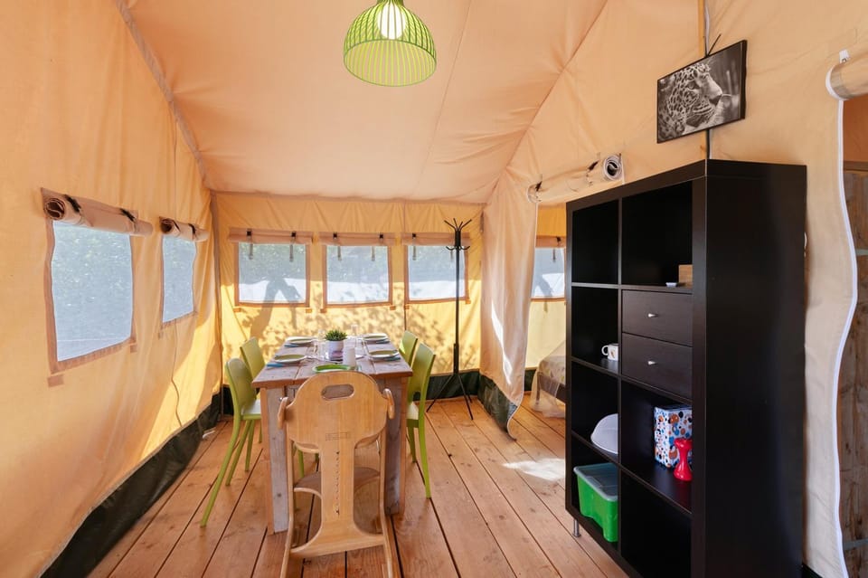 Safarilodge Standard 4 pers Campground/ 
RV Resort in Occitanie
