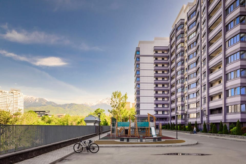 Property building, Day, Natural landscape, City view, Mountain view
