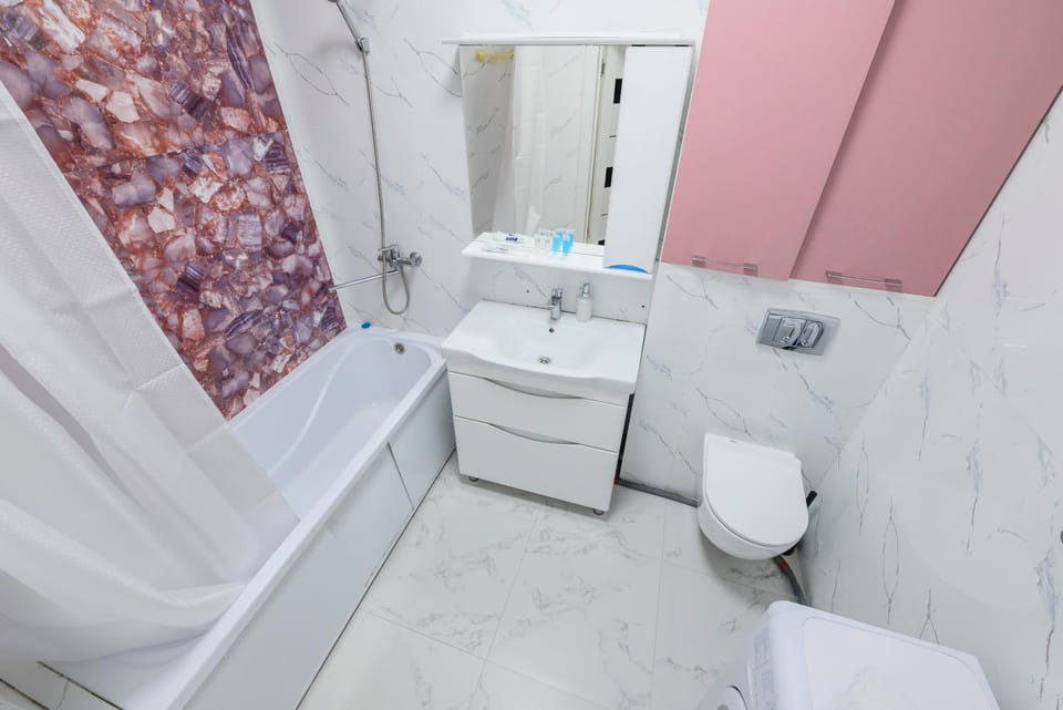 Shower, Toilet, Bathroom, Bath, hair dryier