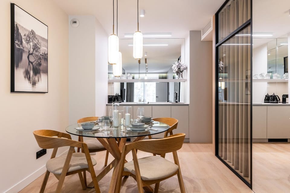 Kitchen or kitchenette, Seating area, Dining area