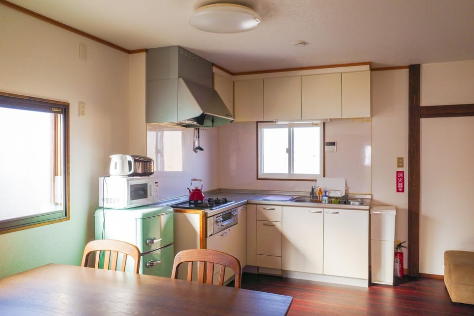 Kitchen or kitchenette, Dining area, stove
