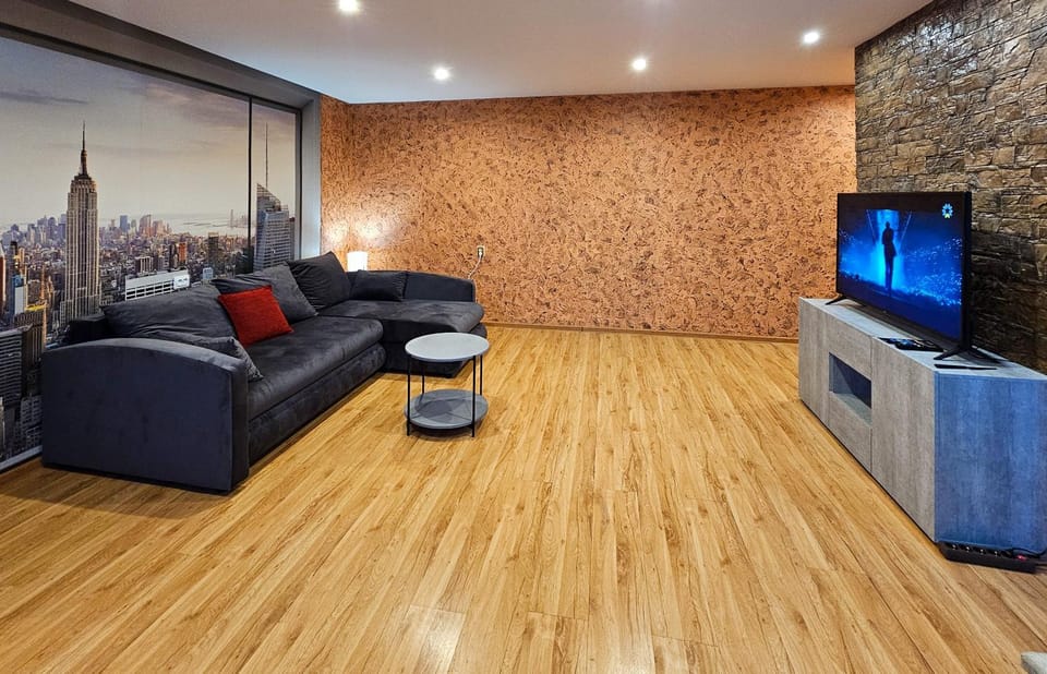 Communal lounge/ TV room